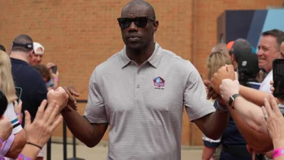 Terrell Owens says Brett Favre should be in jail after welfare scandal comments