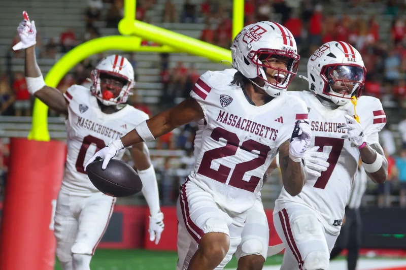 UMass snaps 677-day losing streak with 37-21 win over Rutgers — Chris Ash has nothing to do with this one, and that is the point