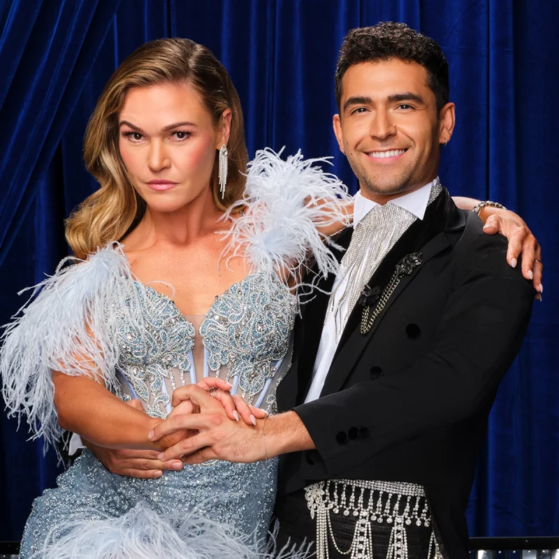 Julia Stiles Kicks Off Dwts Premiere With Juilliard Correction