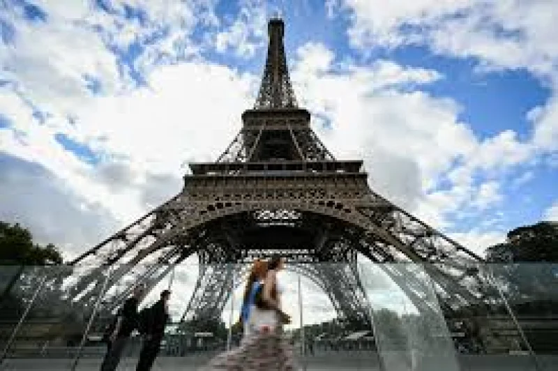 SETE shuts Eiffel Tower after staff strike over BAPS visit — Eiffel Tower Closed