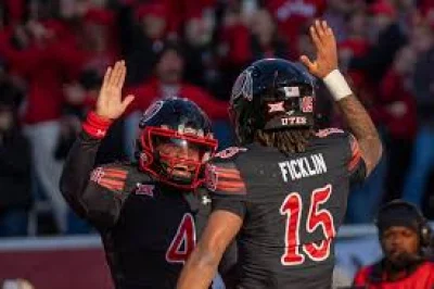 Devon Dampier congratulates Byrd Ficklin after a touchdown last season