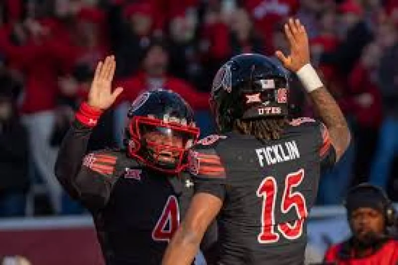 Devon Dampier congratulates Byrd Ficklin after a touchdown last season