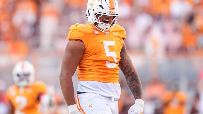 Daevin Hobbs leaves Tennessee football vs Georgia Tech with first-quarter injury — Georgia Tech Player Injured update
