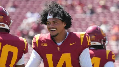 Usc Score: No. 14 USC leads Louisiana 7-3 after the first quarter in first-ever meeting