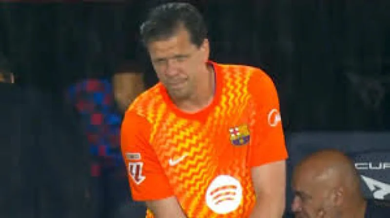 Joan García substituted at halftime after a slip — Barça may be waiting on medical answers