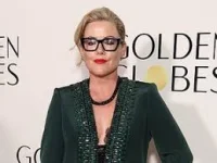 Kathleen Robertson says Canada kept her from Hollywood’s child-star trap