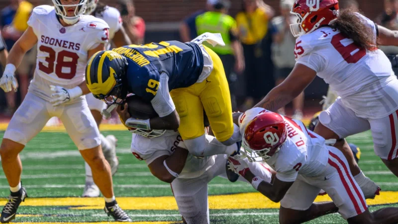 Michigan predicted by Detroit News writers to beat Utep by 27 to 35 points