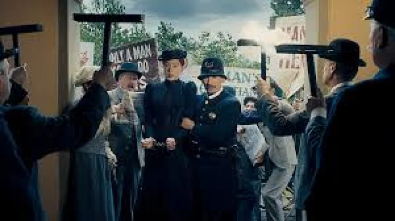 Rebecca Hall backs Lizzie Borden case in Monster's fourth season