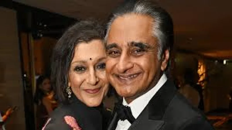 Sanjeev Bhaskar anchors The Split-up Cast in 1 Manchester handover