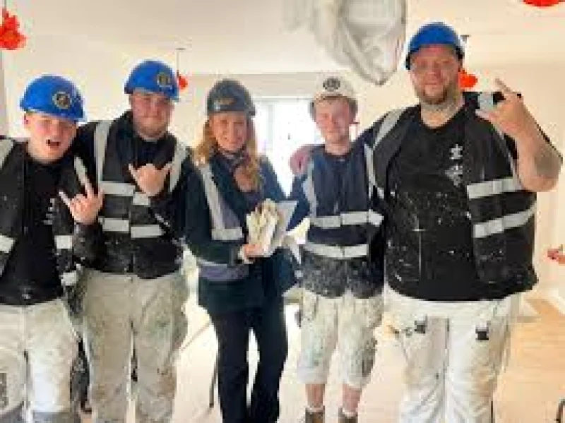 Andy's A Brush Too Much joins Diy Sos Glasgow this Tuesday
