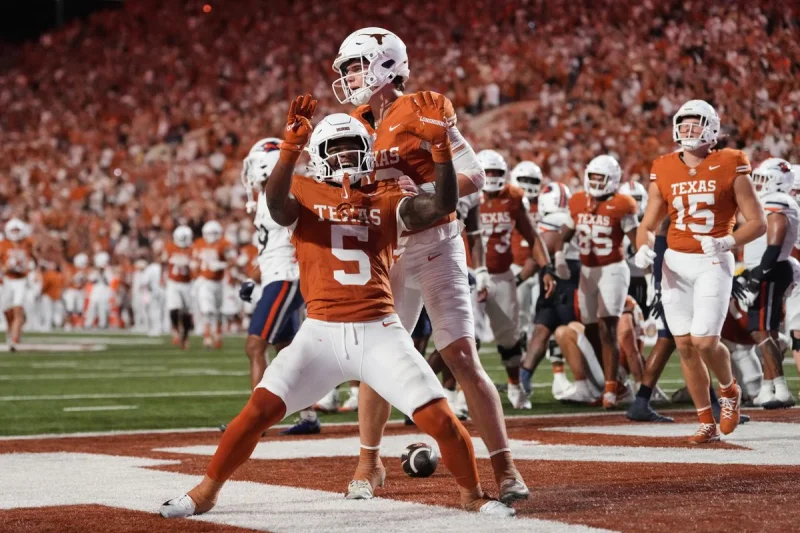 Cooper Manning Watches Arch Manning and No. 1 Texas at No. 14 Tennessee in a Rare Top 25 Weekend