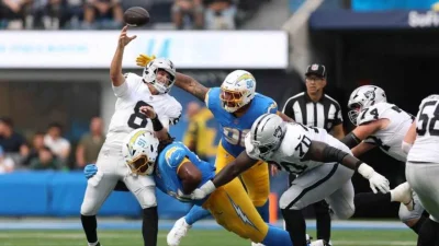 Dave Winfield and the Raiders' deep-ball shift: Kirk Cousins goes 8-for-12 for 181 yards and three TDs