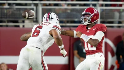 Dylan Stewart punches Josh Ford and avoids ejection after late Alabama incident