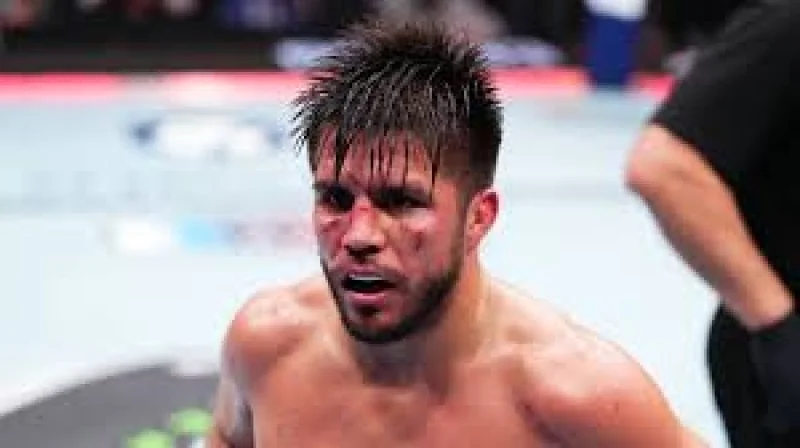 Henry Cejudo edges Javon Walton in Miami boxing debut — Henry Cejudo