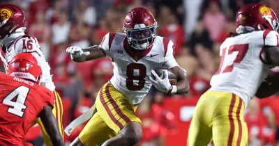 Dante Moore injured after brutal late hit as Usc Football game turns for Oregon