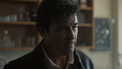 Kyle Chandler Reveals Lanterns Hal Jordan Backstory Turn in Episode 7