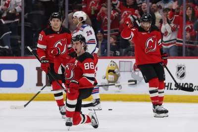 Nhl Standings prediction has Carolina and Washington on top, with 3-8 separated by just ten total points