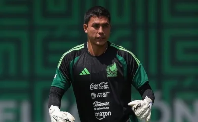 23-year-old Óscar García starts for México against Perú