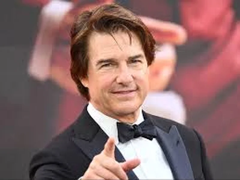 Tom Cruise Checks On A Woman in Viral Doomscrolling Clip