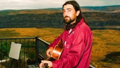 Noah Kahan sets Oct. 2 lead single for Sunrise on the Reaping — Draw You Out Noah Kahan