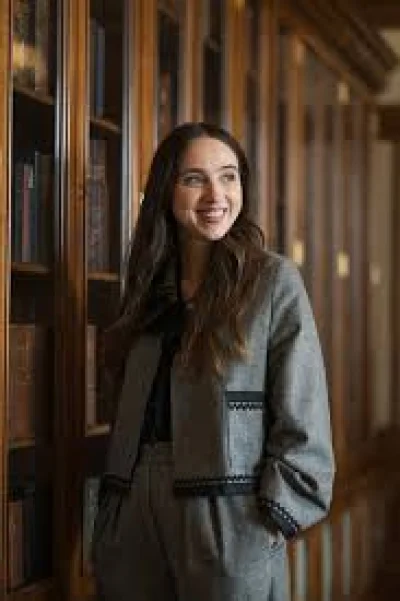 Florence Pugh Leads East Of Eden Netflix Cast in Review