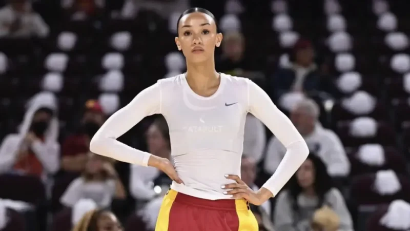 Camera Man zooms in twice on Jazzy Davidson during USC hame