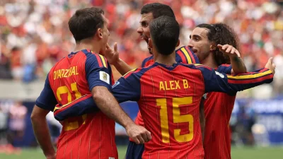 Ivan Perišić shown yellow card against Spain