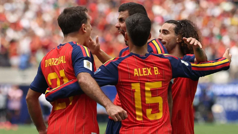 Ivan Perišić shown yellow card against Spain