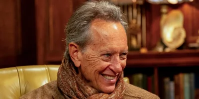 Richard E. Grant Blunders Again on Traitors Time Tonight