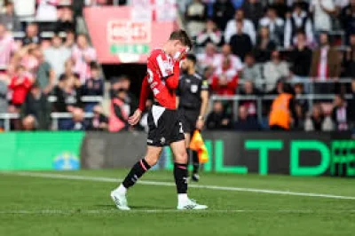 Bragg sent off with second yellow before half-time as Southampton's derby control slips — Cameron Bragg