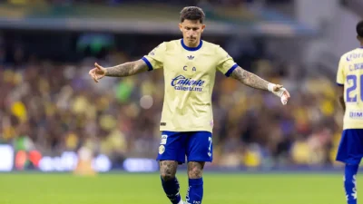 Pisotón de Cristian Borja a Tecatito sin penalti ni roja en el Clásico