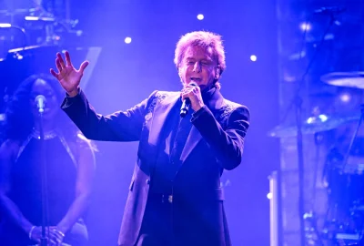 Barry Manilow Walks Offstage After Two Songs in Las Vegas News