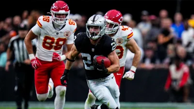 Dylan Laube's 53-yard kick return highlights Laube Raiders clip against Chiefs