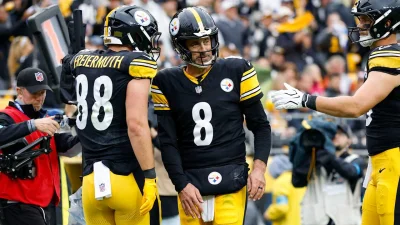 Aaron Rodgers’ 580th TD pass lifts him to third all time in Steelers Record milestone