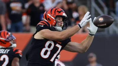 Tanner Hudson catches 2-yard touchdown as Bengals build 21-7 lead over Dolphins