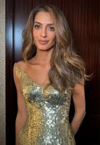 Amal Clooney Debuts Gold Gown at The Albies in London — Amal Clooney Gold Dress The Albies