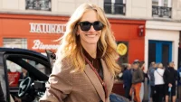 Julia Roberts Wears Balloon Trousers Autumn Winter Trend in Paris
