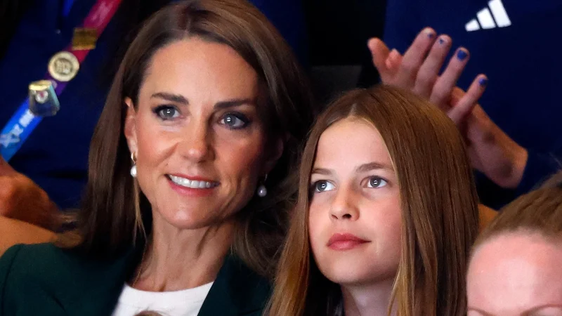 Kate Middleton And Princess Charlotte Outing: Elizabeth line ride draws commuters