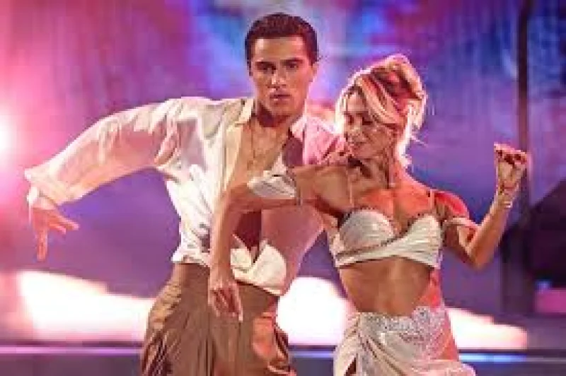 Ezra Frech fuels season 35 rise with Amy Purdy backing — Ezra Frech Dancing With The Stars