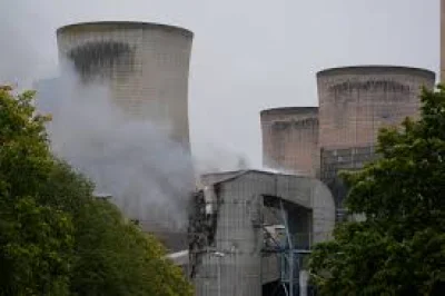 Cheshire Fire and Rescue Service tackles Fiddlers Ferry Power Station blaze with 11 stations