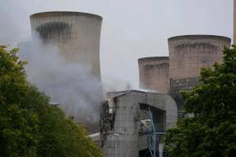 Cheshire Fire and Rescue Service tackles Fiddlers Ferry Power Station blaze with 11 stations