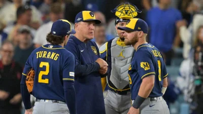 Brewers Manager Pat Murphy's sixth-inning move pays off as Milwaukee outlasts the Dodgers