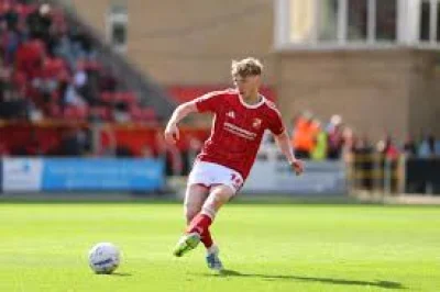 Aaron Drinan gives Swindon Town a 1-0 lead — Swindon Town Vs Walsall