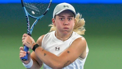 Chwalinska beats Swiatek 7-5, 6-1 to reach Wuhan Open final — and one of tennis’ strangest stories keeps getting better