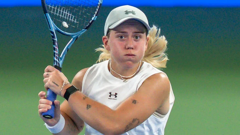 Chwalinska beats Swiatek 7-5, 6-1 to reach Wuhan Open final — and one of tennis’ strangest stories keeps getting better