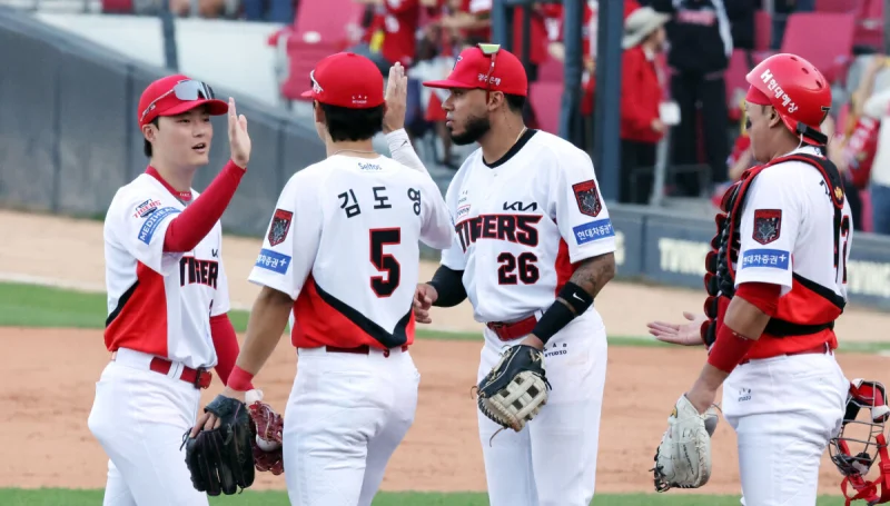 Do-yeong Kim's two 410-foot home runs lift KIA Tigers to Game 1 win — Lg Vs Kia