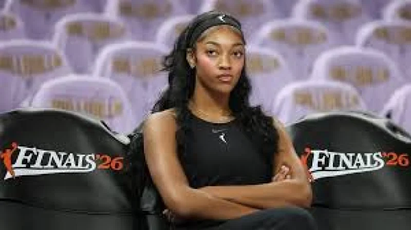 Dream and Valkyries leave court for Wnba National Anthem before WNBA Finals Game 1