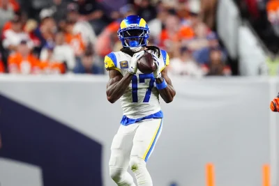 Davante Adams Injury: Rams receiver exits Week 6 after non-contact knee-area scare