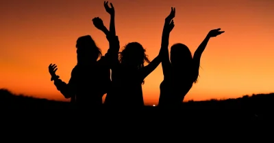 Megan Moroney Is the girl's girl Through 3 Friendship Songs