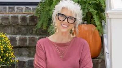 Paula Deen Draws Attention With New Look and Weight Loss